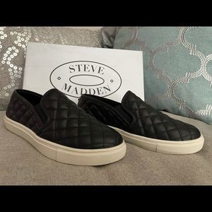 Steve Madden Slip on sneakers